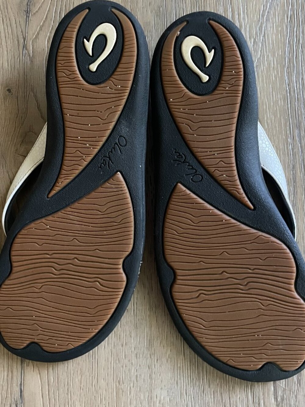 OluKai Kulapa Kai Women's Size 9 Flip Flop Thong Sandals White Leather! - Picture 6 of 6